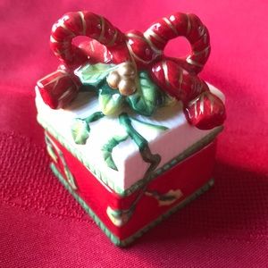 "Remembering Santa" Lidded Box (1.75")